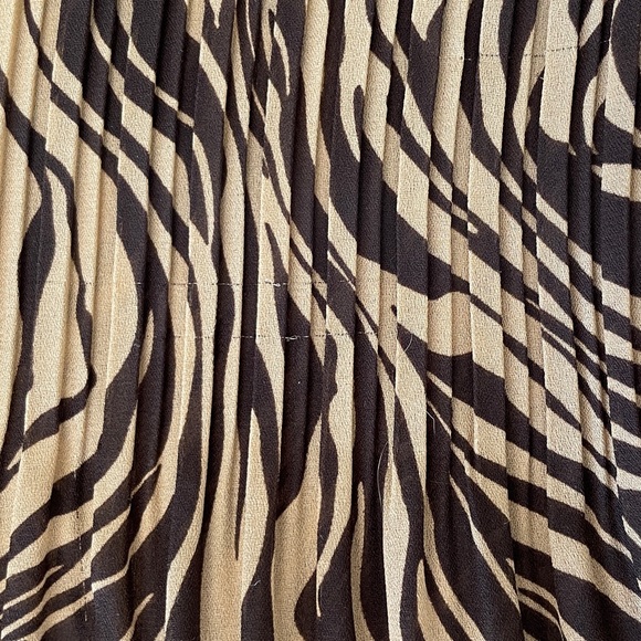 SOLD ON DEPOP Vintage Sheer Zebra Pattern Button Up Textured Blouse - Picture 9 of 9
